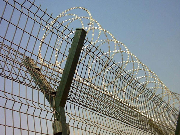  球场护栏网多少钱一平方